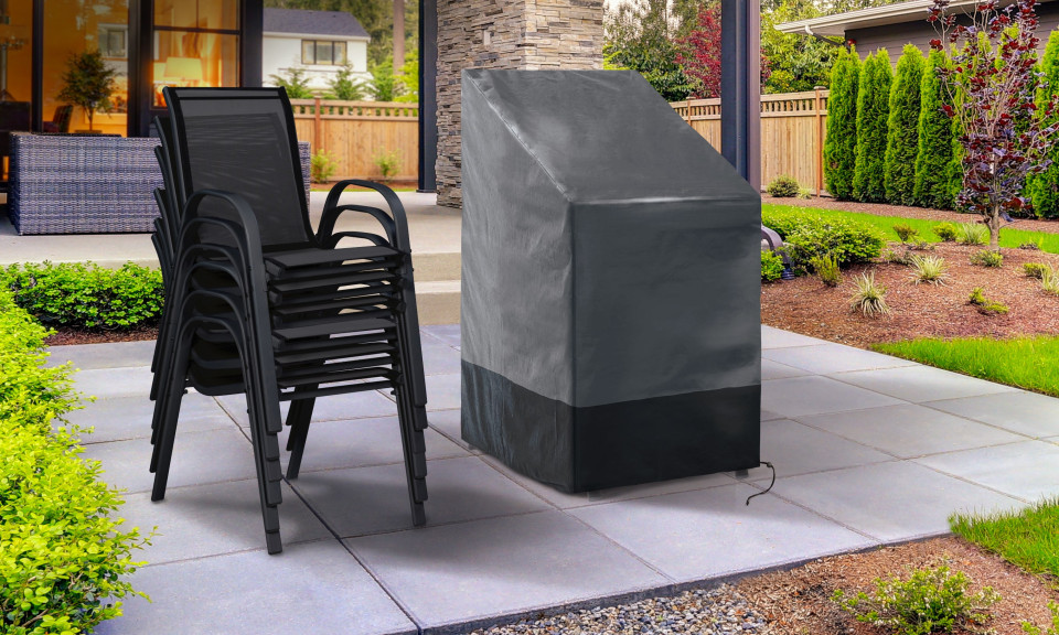 Grande housse de protection transparente pour tables et chaises  extérieures. Un bon mobilier de jardin est un mobilier bien protégé.  #outdoor