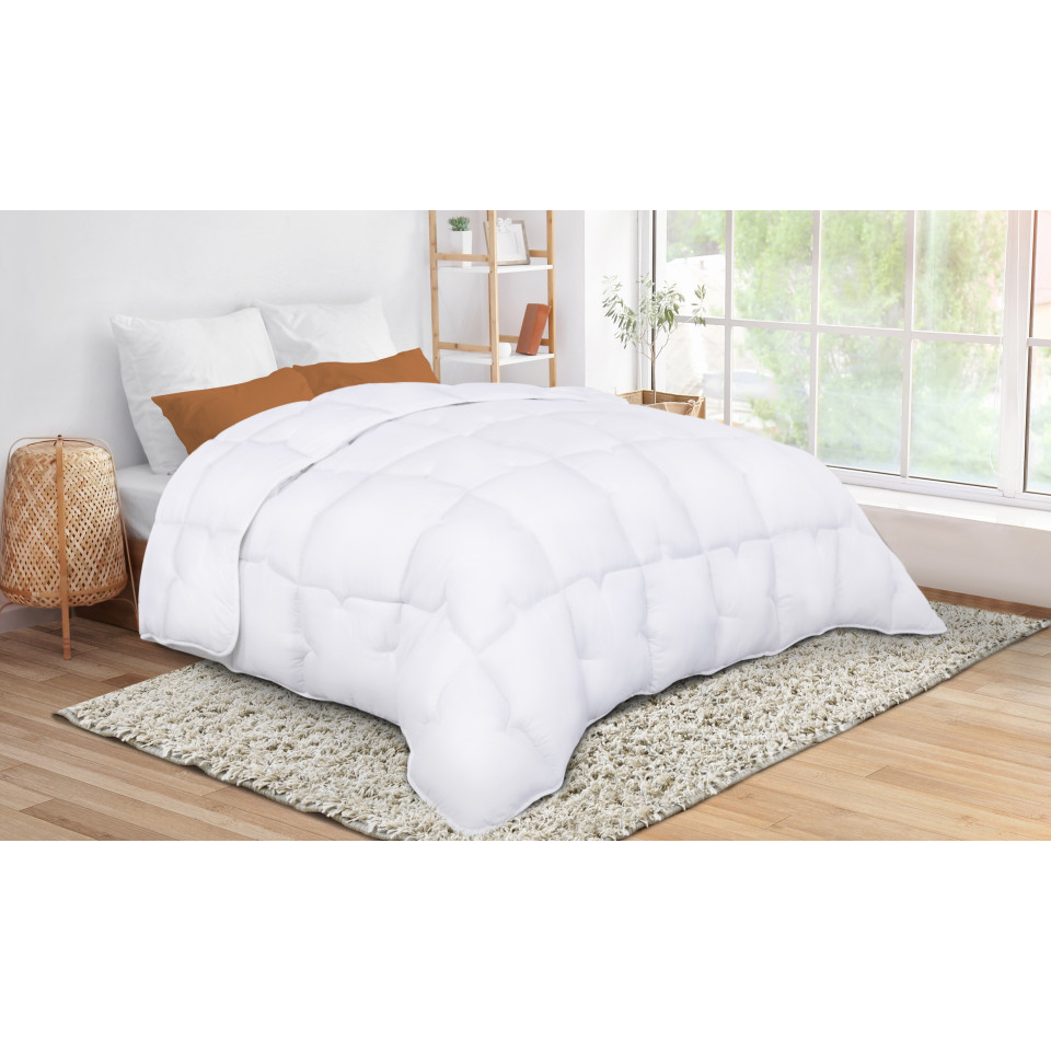 Couette extra chaude blanche 240x260cm anti-acariens - microfibres - 700 g/m2