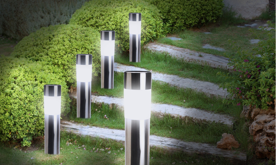 Lot de 4 bornes de jardin - lampe solaire exterieur a poser au sol sans fil  led blanche - lampes de jardin - décoration éclairage solaire Bornes a  planter - Conforama